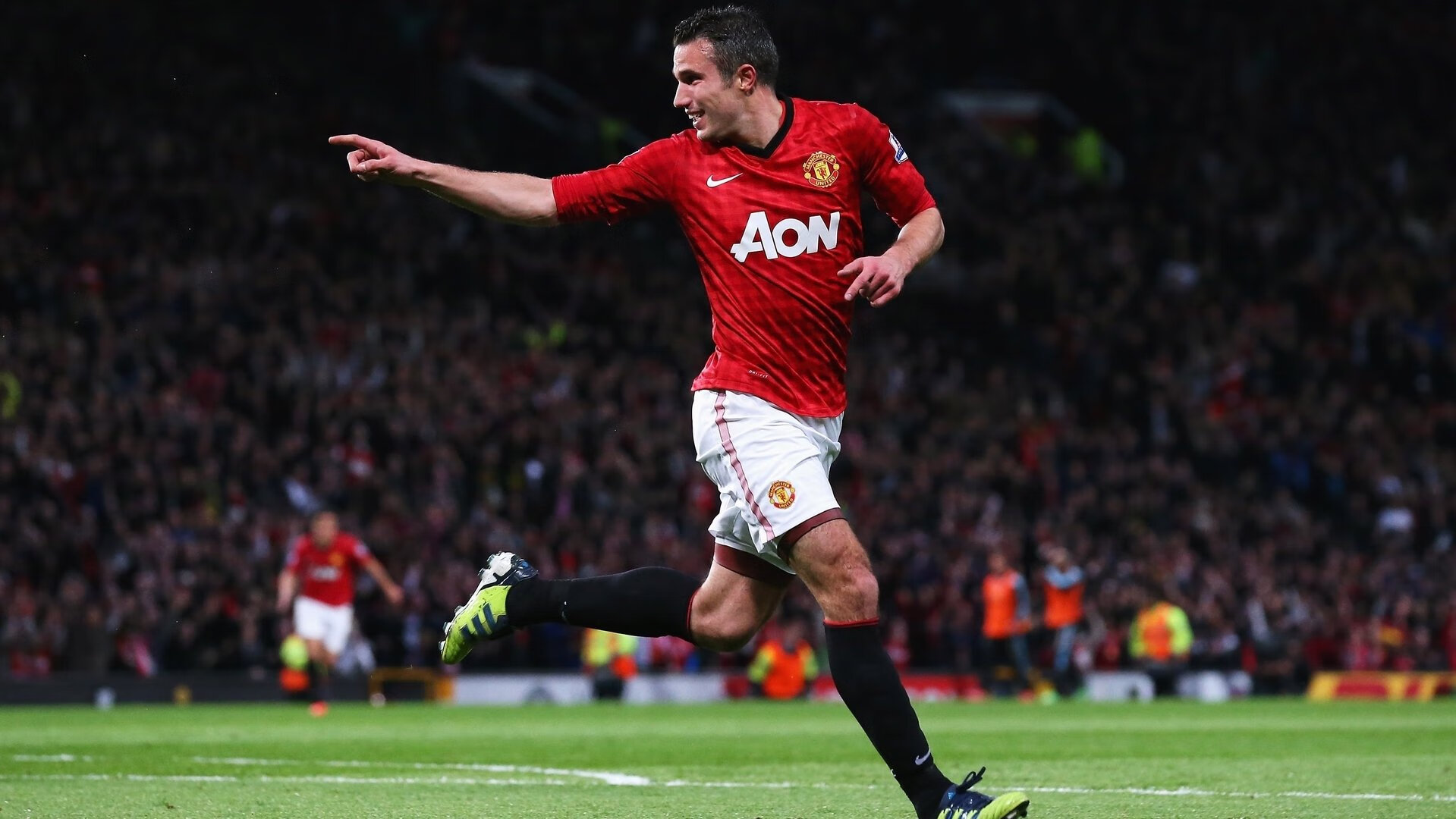 爱游戏-足球名宿解说国际大赛，精彩观点引发热议，世界足球名宿